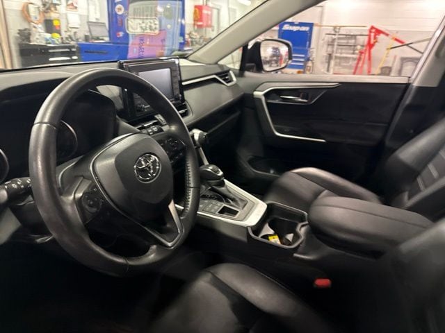 2020 Toyota RAV4 XLE Premium - Photo 4