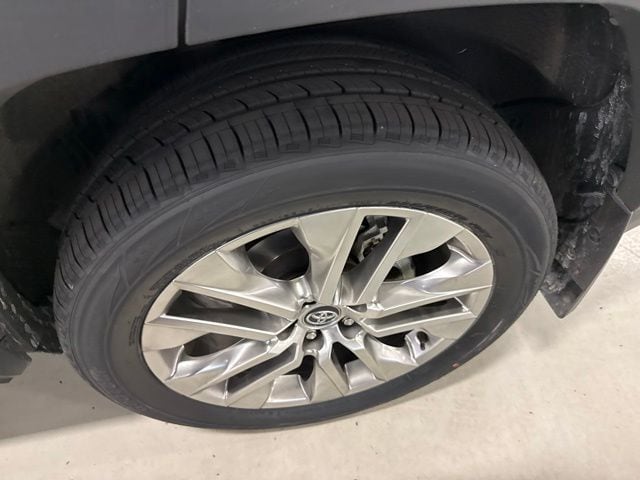 2020 Toyota RAV4 XLE Premium - Photo 5