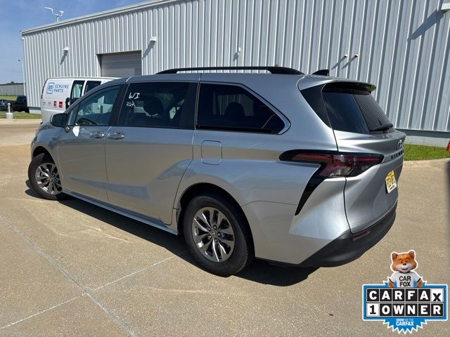 2024 Toyota Sienna XLE - Photo 7