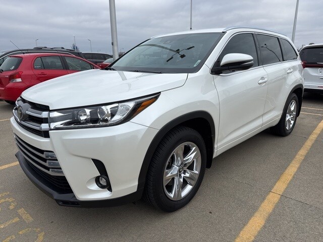 2019 Toyota Highlander Limited's photo