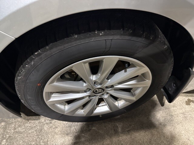 2025 Toyota Corolla Hybrid LE photo 2