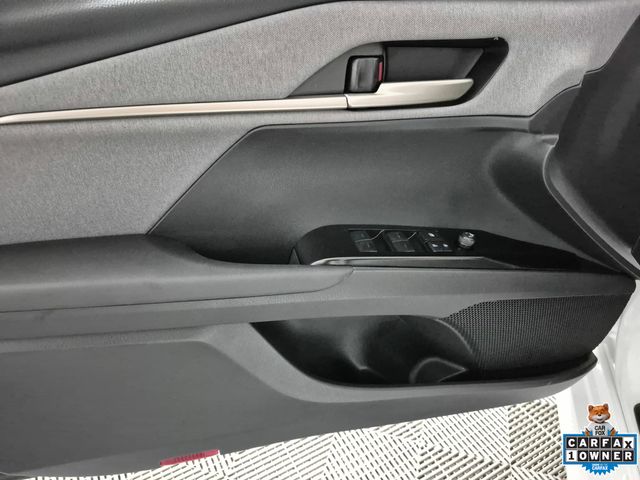 2025 Toyota Camry LE - Photo 15