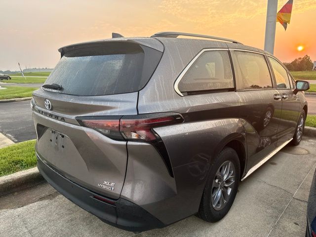 2024 Toyota Sienna XLE - Photo 8