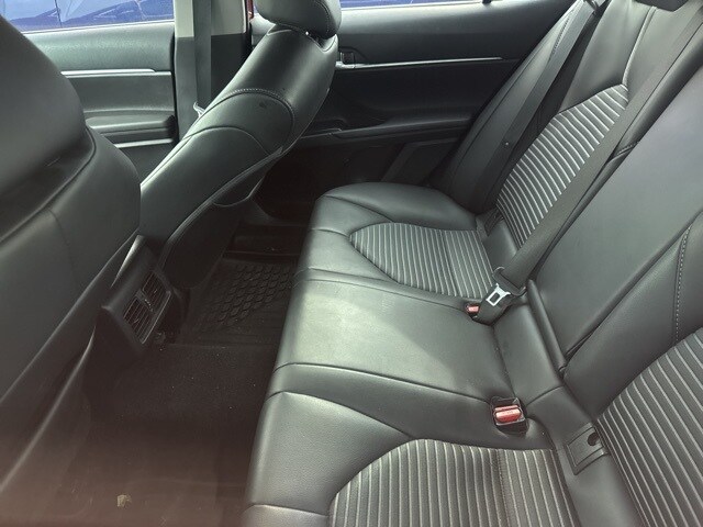 2020 Toyota Camry SE photo 3