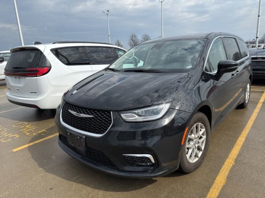 Used 2024 Chrysler Pacifica Touring L Van Passenger Van