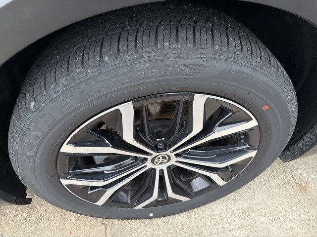 2025 Toyota Crown XLE photo 2