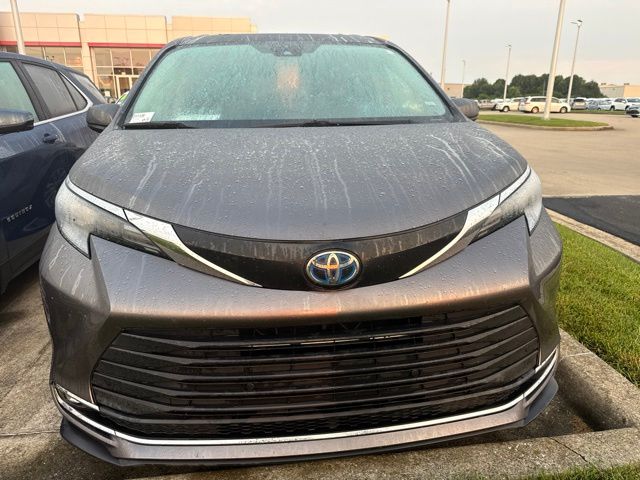 2024 Toyota Sienna XLE - Photo 12