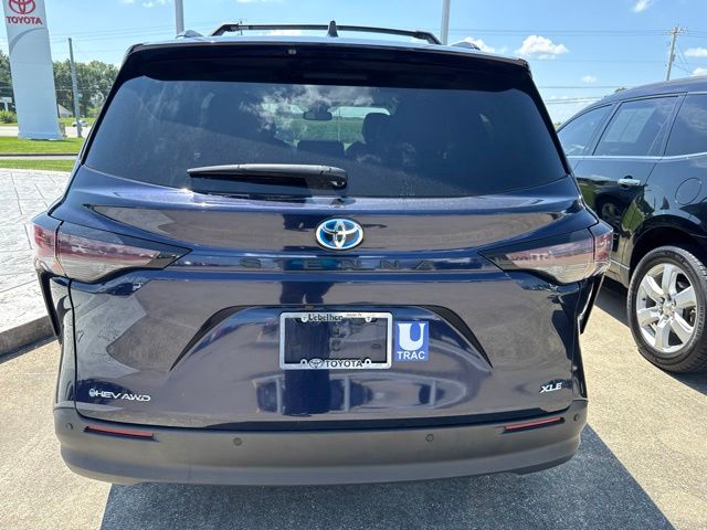 2025 Toyota Sienna XLE - Photo 8