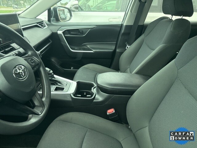 2023 Toyota RAV4 LE photo 3
