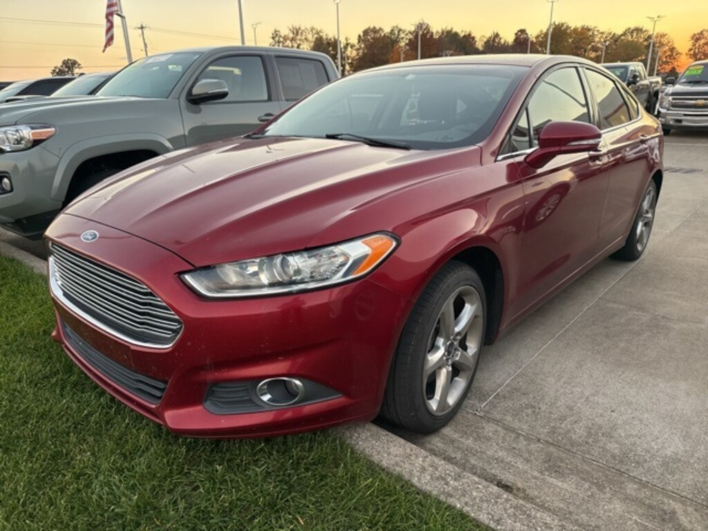 Used 2016 Ford Fusion SE Sedan