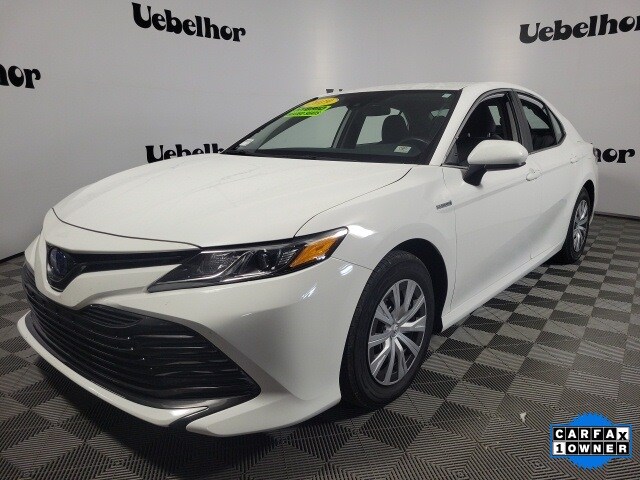 2019 Toyota Camry Hybrid LE photo 3