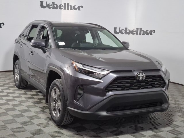 2025 Toyota RAV4 XLE's photo