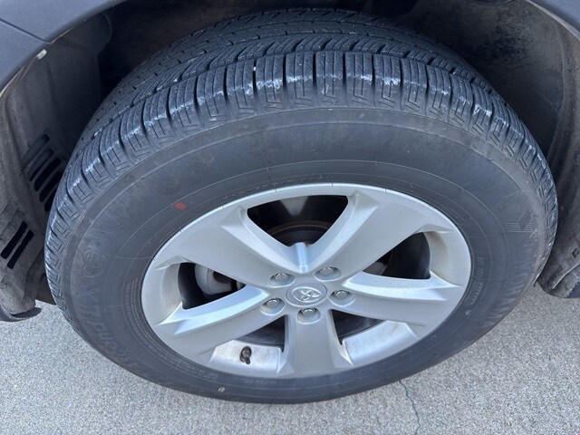 2013 Toyota RAV4 XLE photo 2