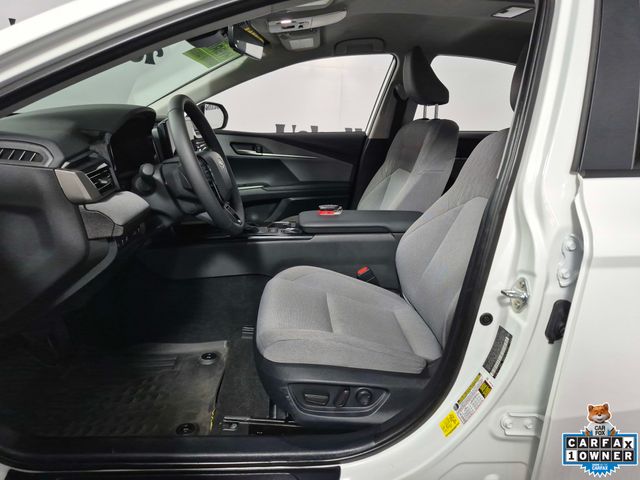 2025 Toyota Camry LE - Photo 9