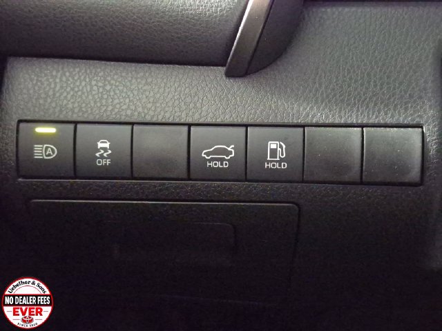 2020 Toyota Camry SE - Photo 18
