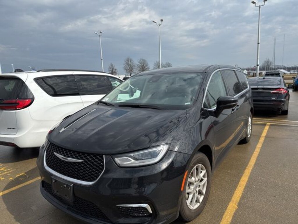 Used 2024 Chrysler Pacifica Touring L Van Passenger Van