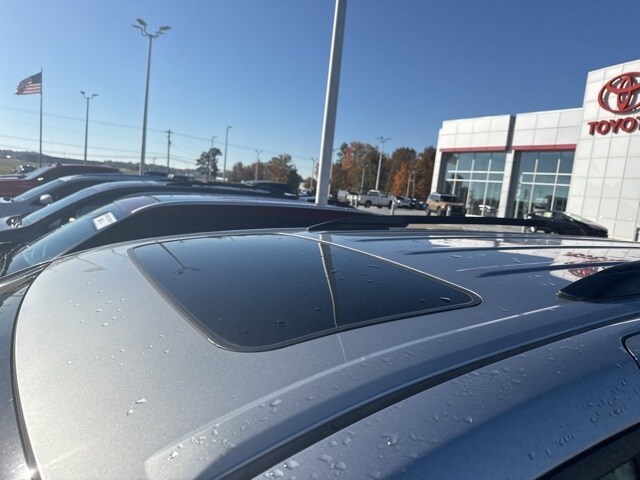 2017 Toyota Sienna XLE photo 3