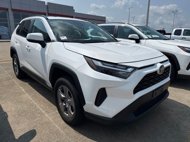 2025 Toyota RAV4 XLE - Photo 10