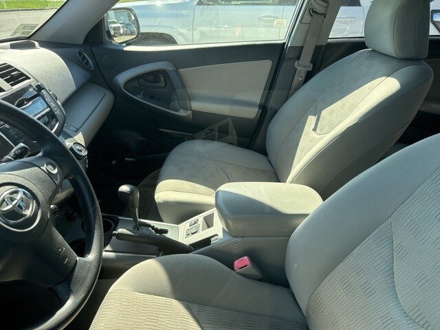 2010 Toyota RAV4 Base photo 3