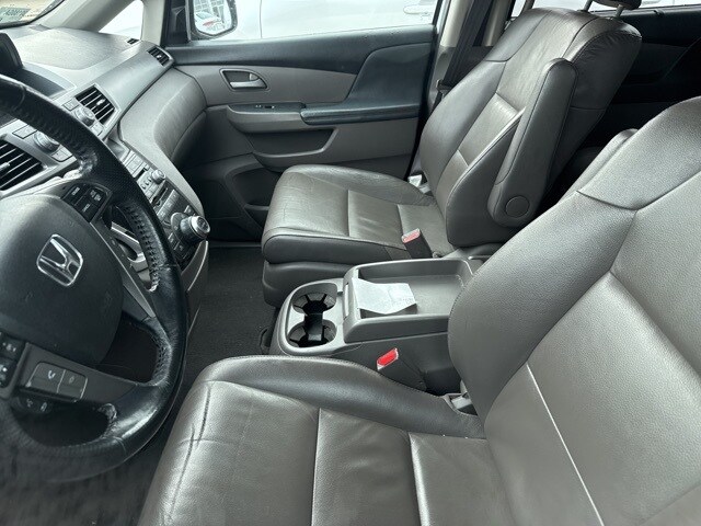 2013 Honda Odyssey Touring photo 4