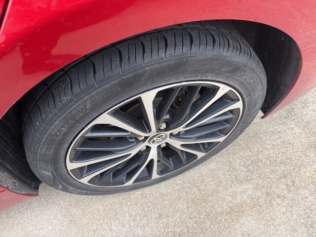 2020 Toyota Camry SE photo 4