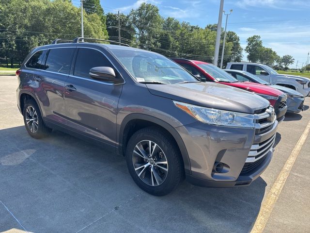 2017 Toyota Highlander LE - Photo 11