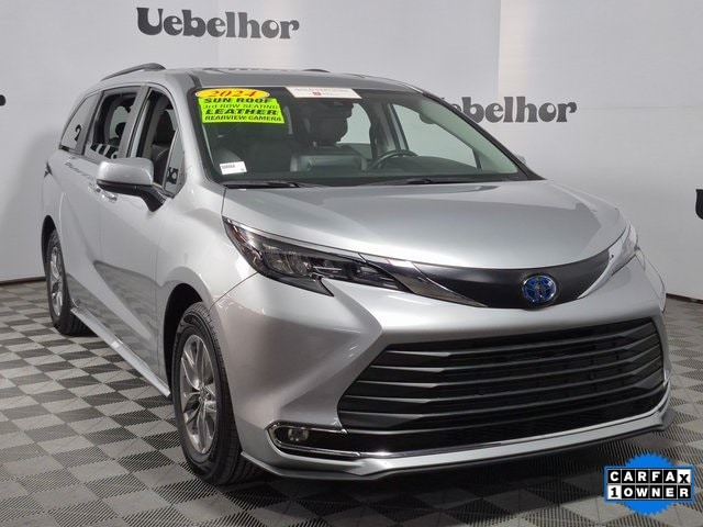 2024 Toyota Sienna XLE's photo