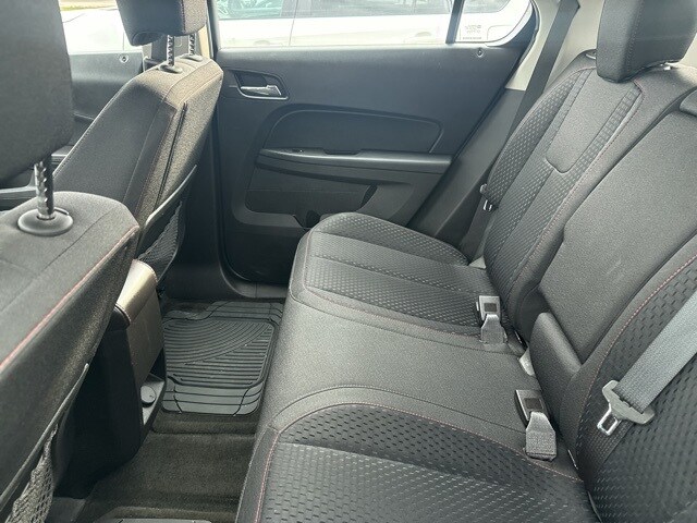 2015 Chevrolet Equinox LS photo 3