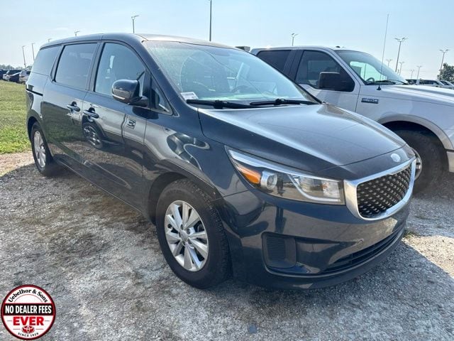 2017 Kia Sedona LX - Photo 12