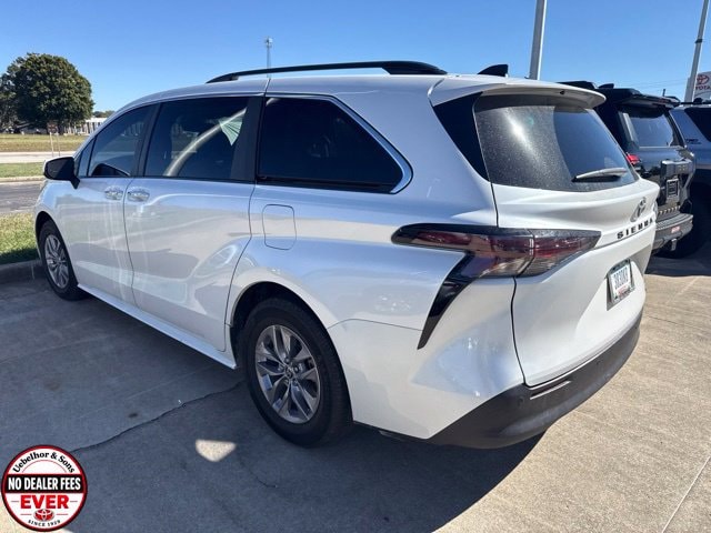 2024 Toyota Sienna XLE - Photo 8