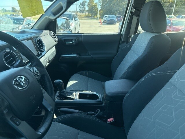 2022 Toyota Tacoma SR Double Cab V6 photo 3