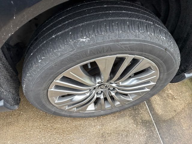 2021 Toyota Venza Limited - Photo 9
