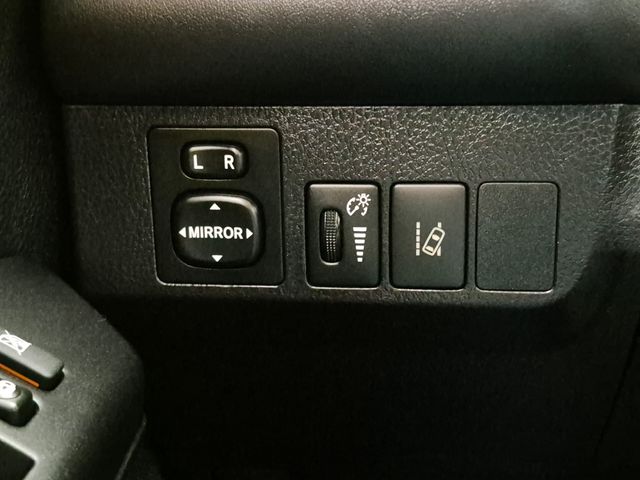 2018 Toyota RAV4 XLE - Photo 18