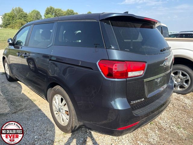 2017 Kia Sedona LX - Photo 7
