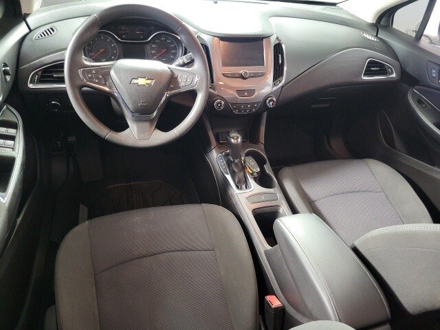 2018 Chevrolet Cruze LT photo 2
