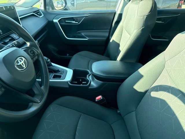 2024 Toyota RAV4 XLE - Photo 3