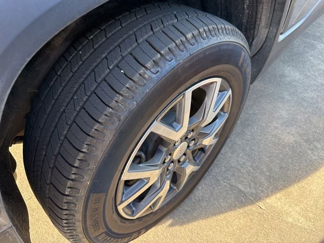 2020 GMC Acadia SLE - Photo 11
