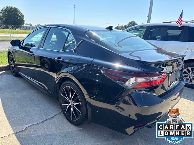 2022 Toyota Camry SE - Photo 6