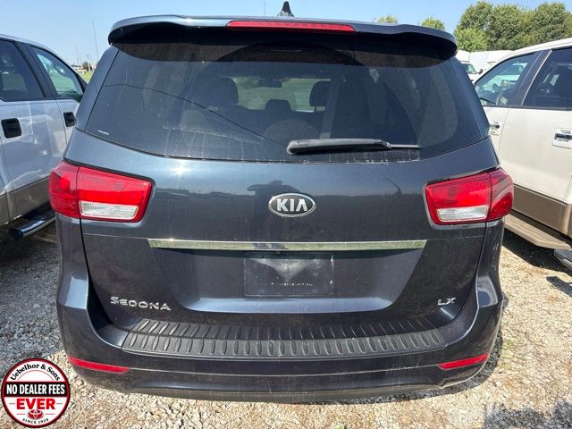 2017 Kia Sedona LX - Photo 8