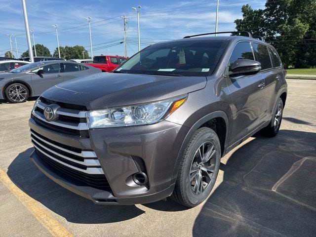 2017 Toyota Highlander LE - Photo 1