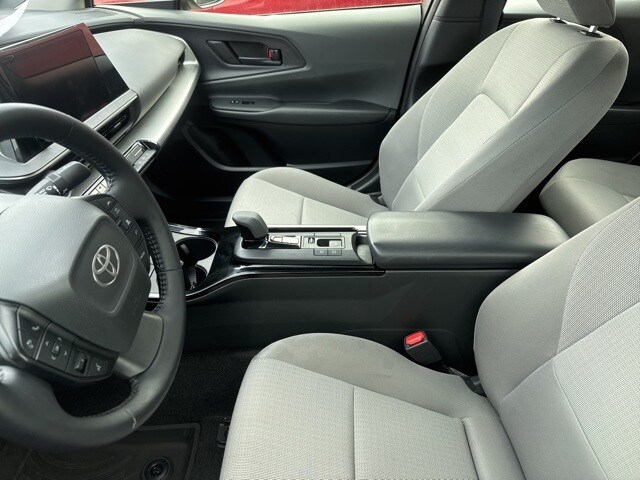 2024 Toyota Prius LE photo 3