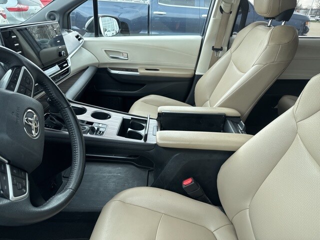 2023 Toyota Sienna XLE photo 4