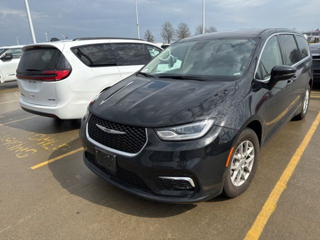 Used 2024 Chrysler Pacifica Touring L Van Passenger Van