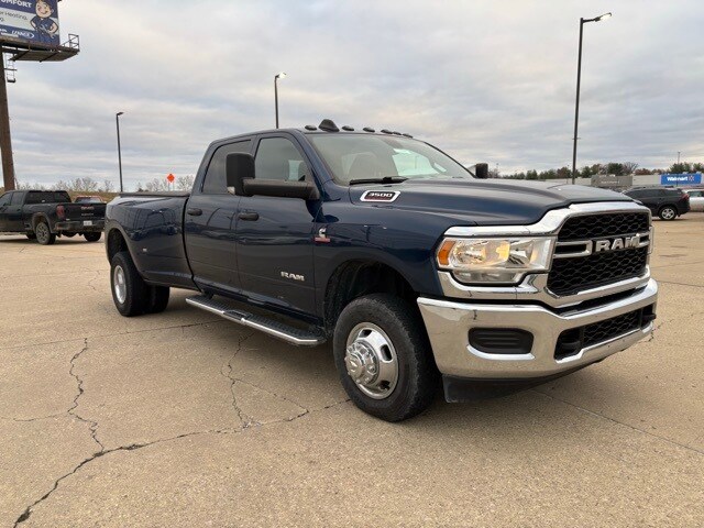 2022 Ram 3500 Tradesman photo 2