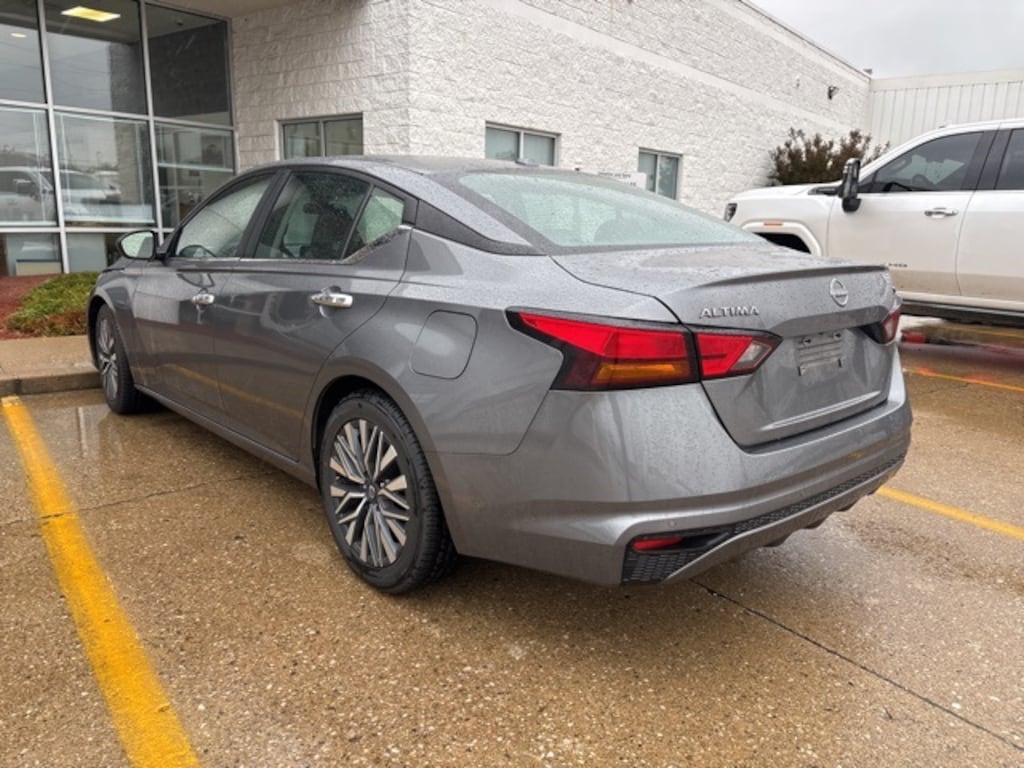 Used 2024 Nissan Altima 2.5 SV Sedan