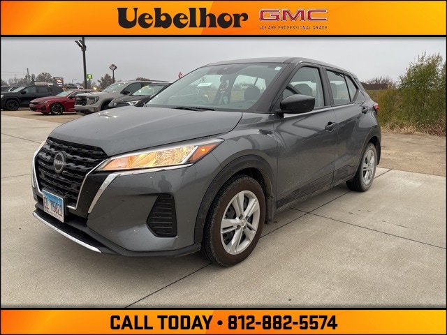 2022 Nissan Kicks S's photo