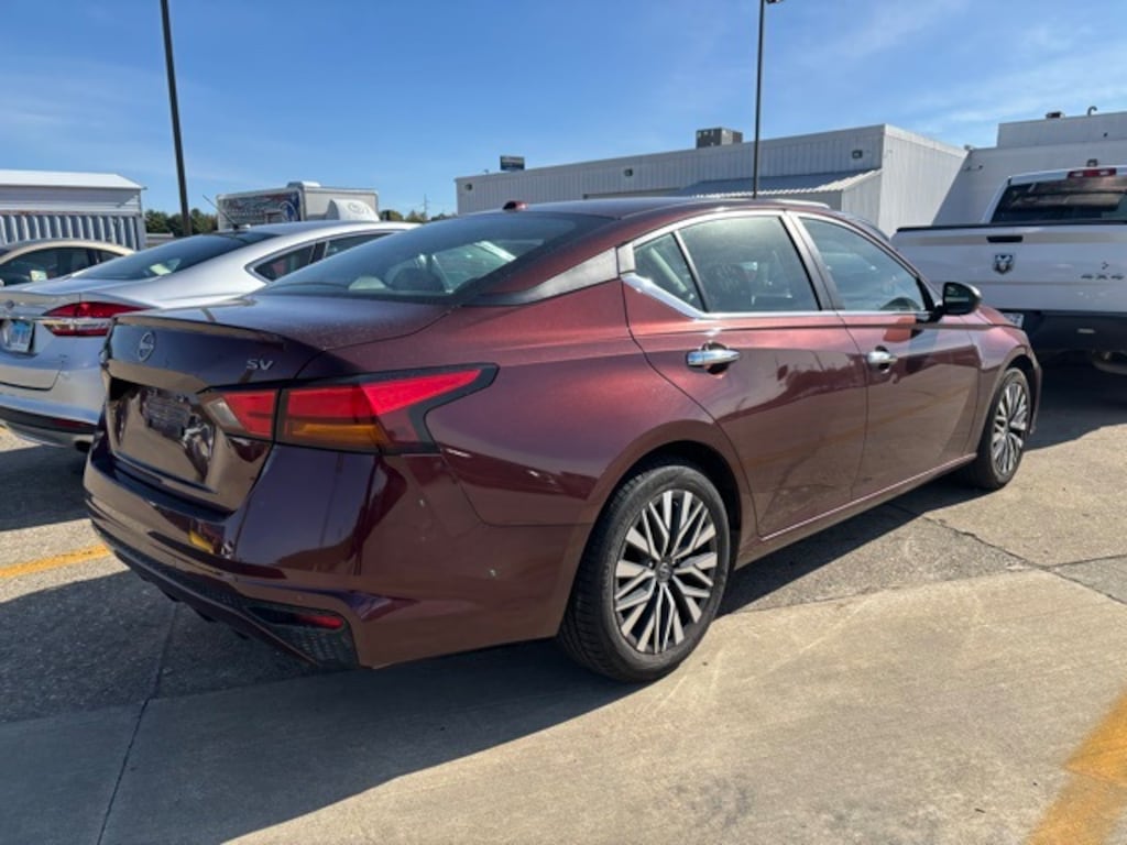 Used 2024 Nissan Altima 2.5 SV Sedan