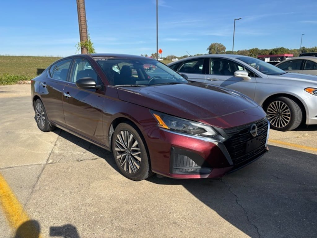 Used 2024 Nissan Altima 2.5 SV Sedan