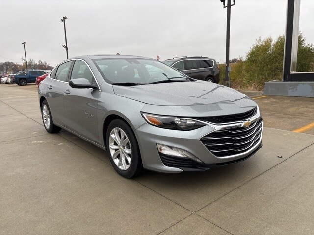 2024 Chevrolet Malibu 1LT photo 2
