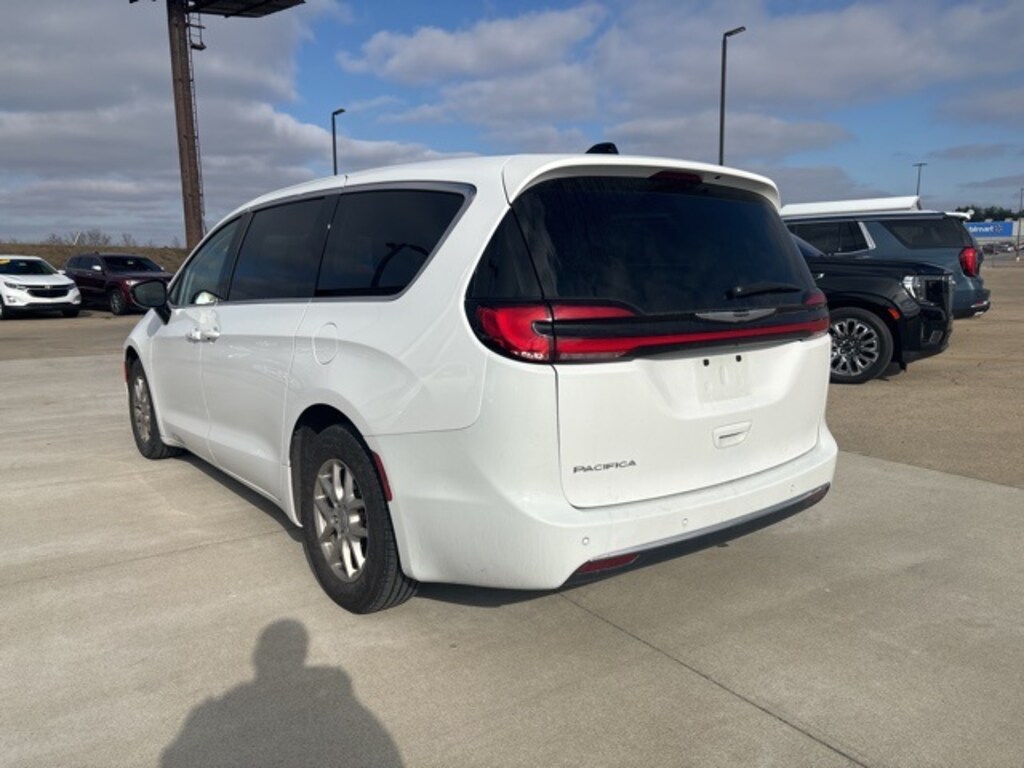 Used 2024 Chrysler Pacifica Touring L Minivan/Van